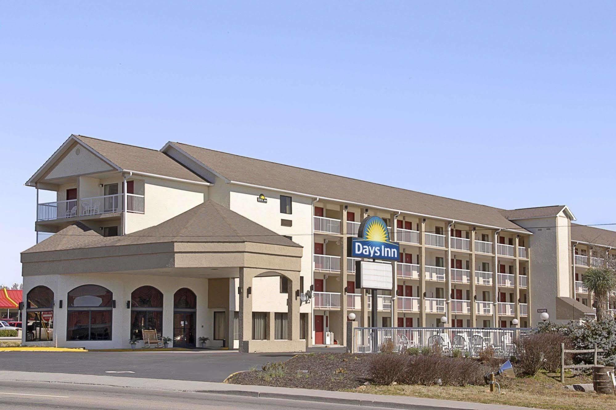 Days Inn By Wyndham Apple Valley Pigeon Forge/Sevierville Zewnętrze zdjęcie